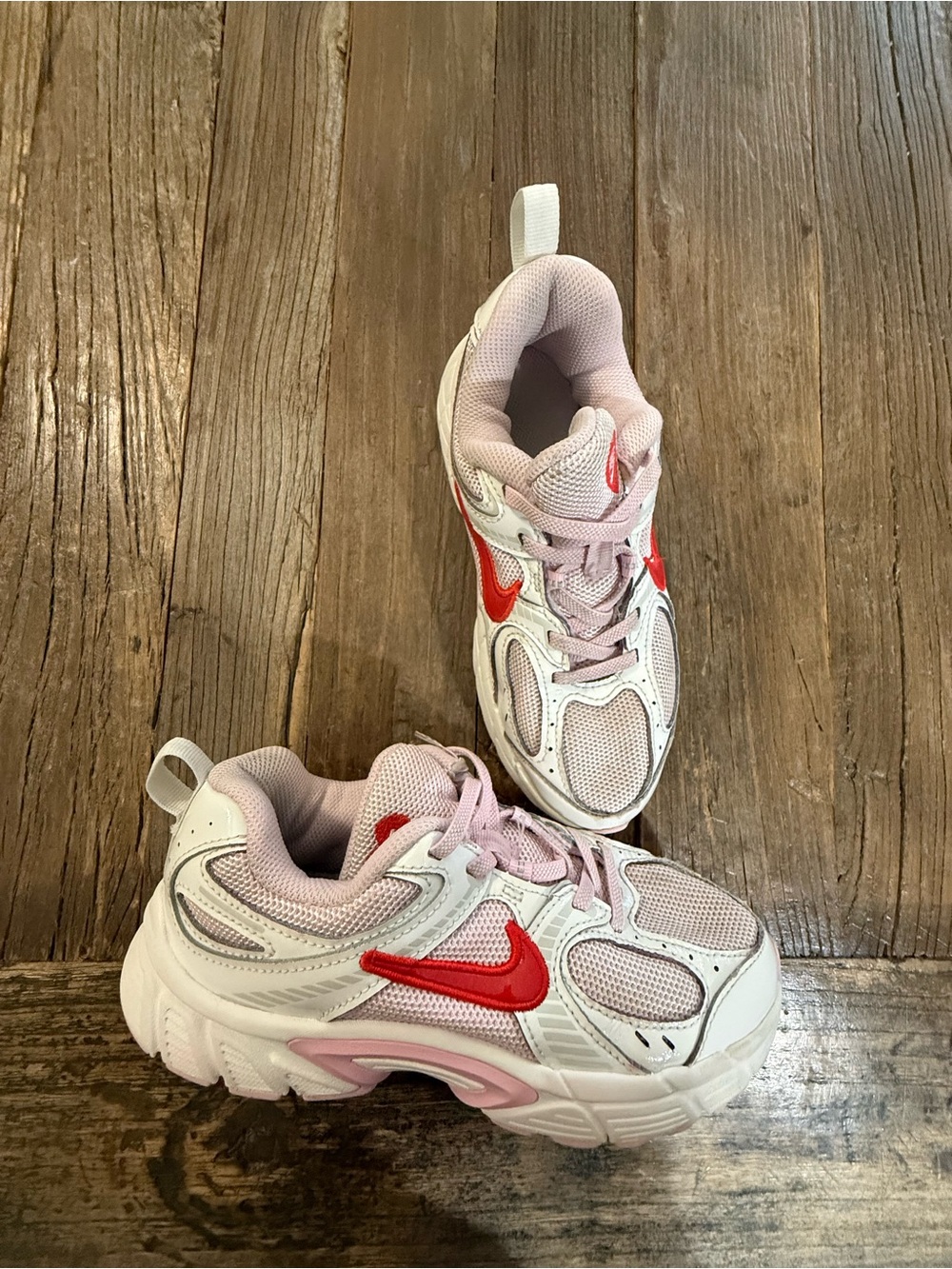 Nike Kids Vomero White and Light Pink Sneakers with Red Swoosh